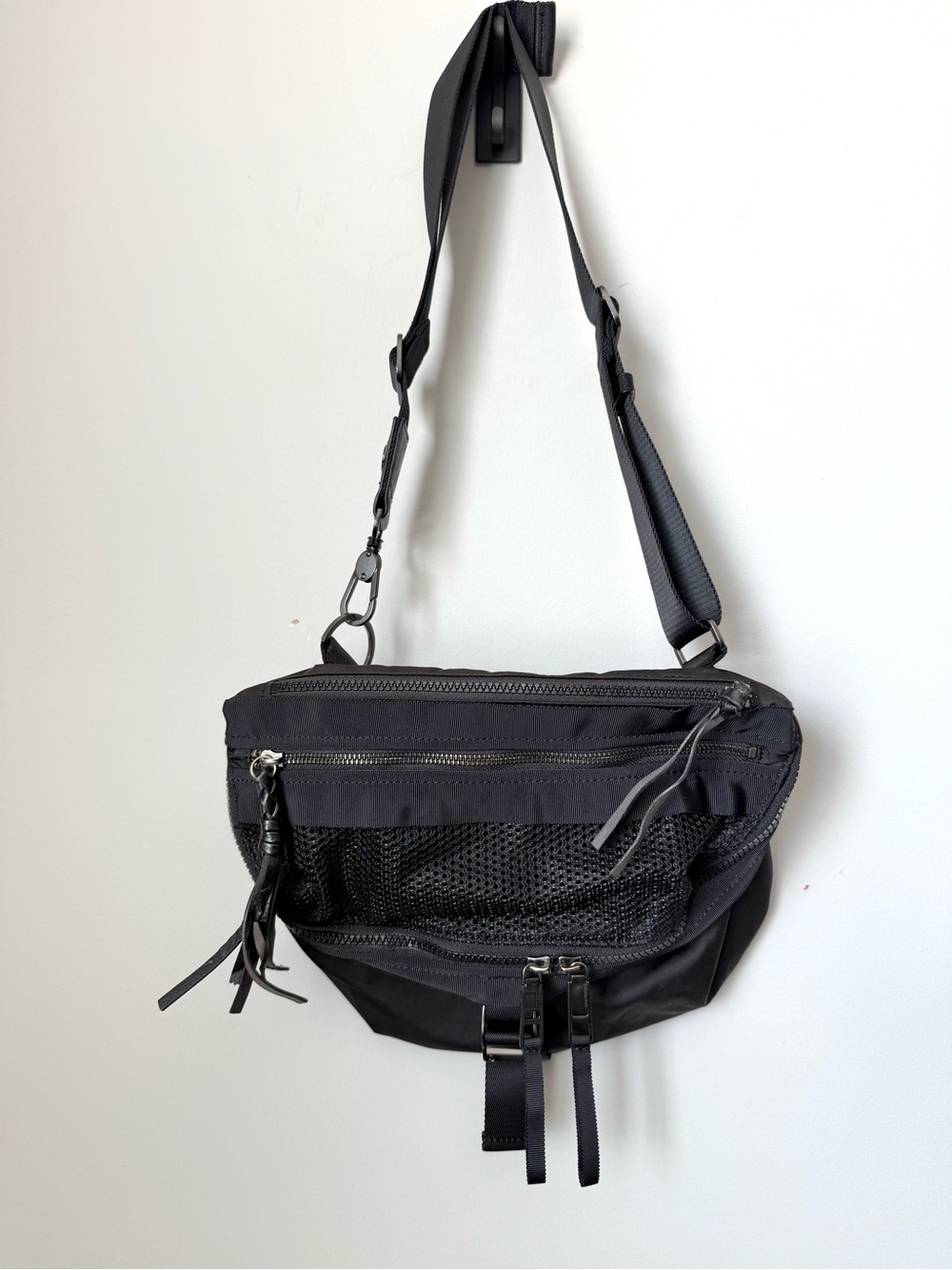 Lululemon Discontinued Original Go Lightly Black Bag Crossbody Waist Pack